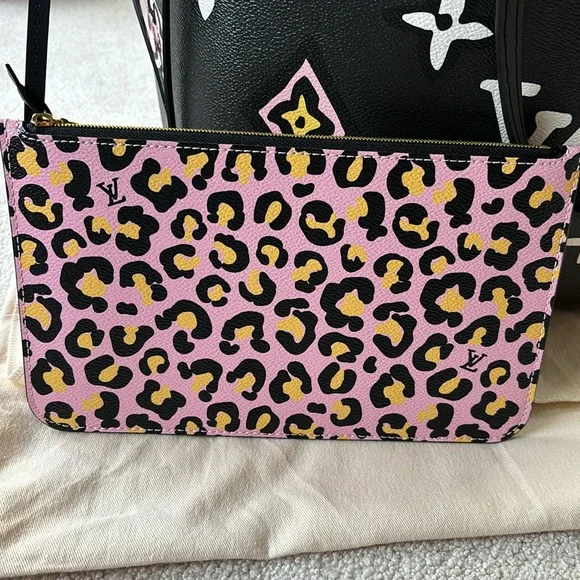 LOUIS VUITTON 
Monogram Giant Wild at Heart Neverfull MM Black - Picture 3 of 16